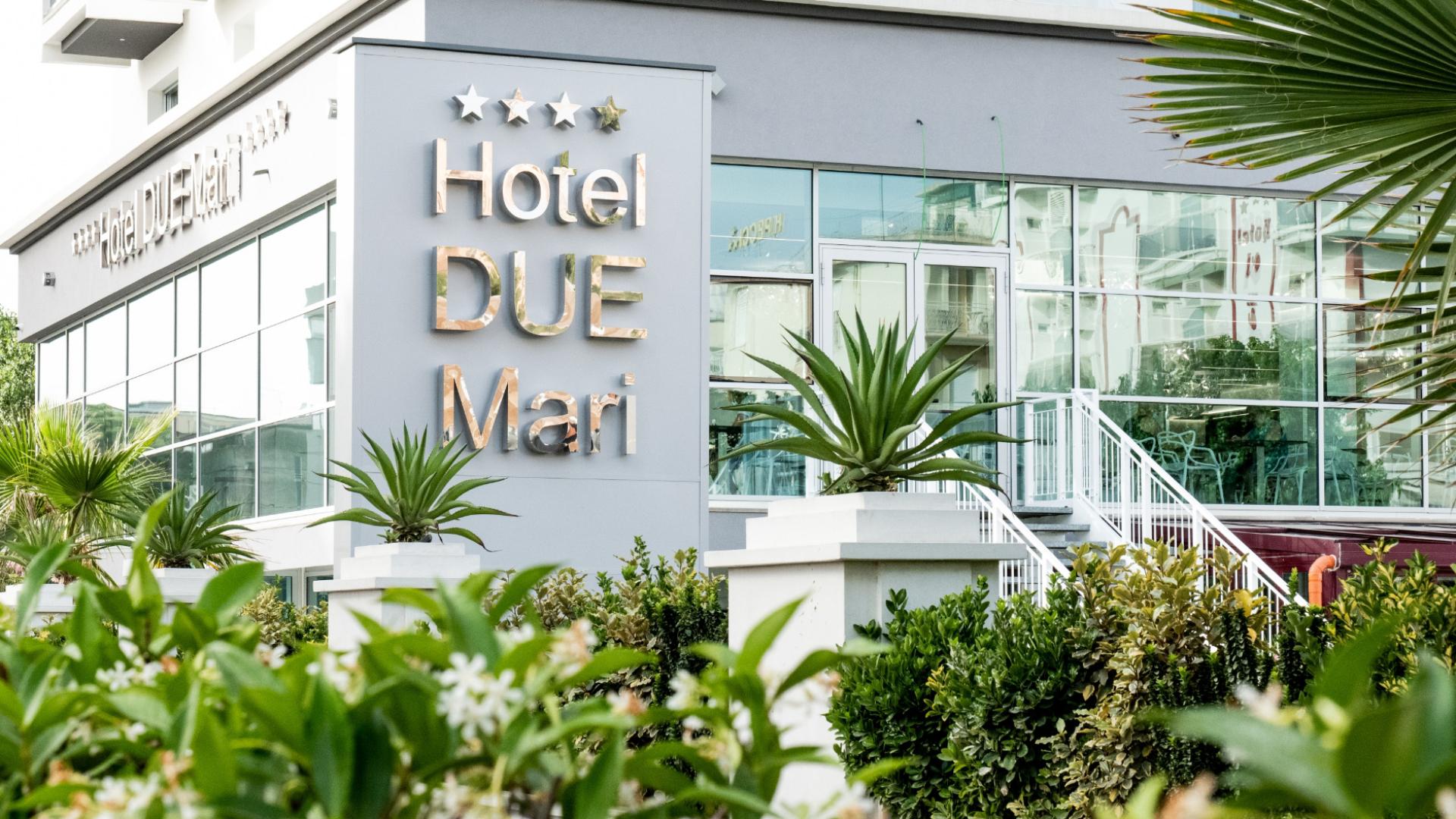 hotelduemari en special-offer-pink-night-in-seaside-hotel-with-pool-in-rimini 018
