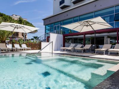 hotelduemari en offer-prices-blocked-hotel-with-pool-near-the-sea-rimini 013