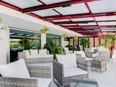 hotelduemari fr offre-prix-bloques-hotel-avec-piscine-pres-de-la-mer-rimini 010