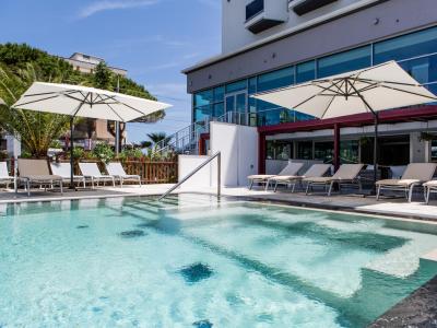 hotelduemari it speciale-italian-bike-festival-in-hotel-con-piscina-vicino-al-mare-a-rimini 011