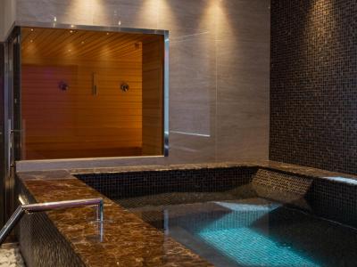 hotelduemari de paket-fuer-einen-tag-spa-in-rimini-im-4-sterne-hotel-mit-zimmer-und-regenerierender-massage 012