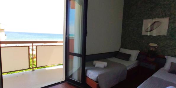 hotelduemari en special-offer-pink-night-in-seaside-hotel-with-pool-in-rimini 008