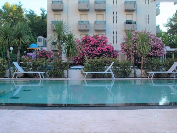 hotelduemari de sonderangebot-rosa-nacht-im-strandhotel-mit-pool-in-rimini 029